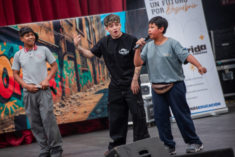 Taller de freestyle liderado por el freestyler, El Menor, culmina con exitoso torneo estudiantil en La Florida