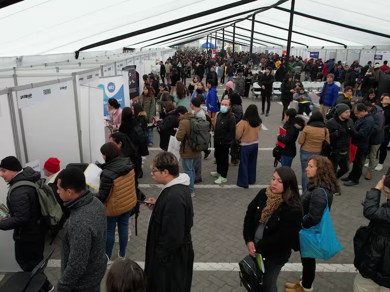Más de 3 mil vacantes y sueldos de hasta $2.300.000: La Florida realiza nueva versión de su feria laboral