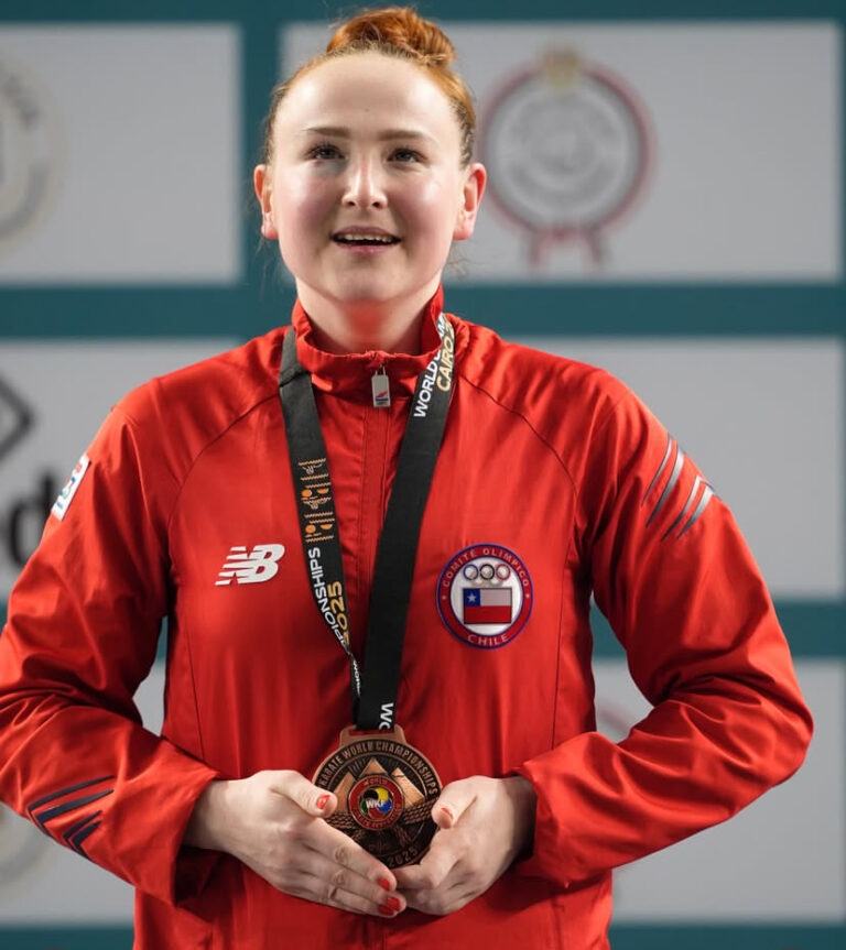 Anastasia Velozo, Karateca de La Florida, hace historia al obtener primera medalla mundial adulta para Chile