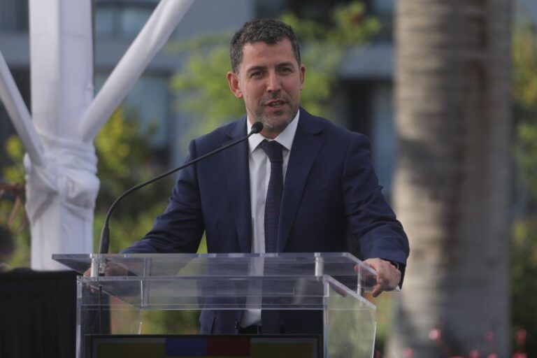 Alcalde de La Florida cuestiona demora del Estado en soluciones habitacionales tras desalojo de la Toma Dignidad