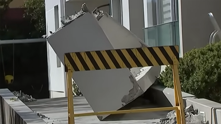 Cae estructura de edificio en La Florida: colapso de balcón genera alerta entre los vecinos