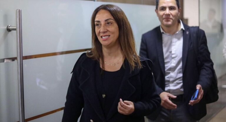 Cecilia Pérez continuará en Municipalidad de La Florida tras asumir presidencia de Azul Azul